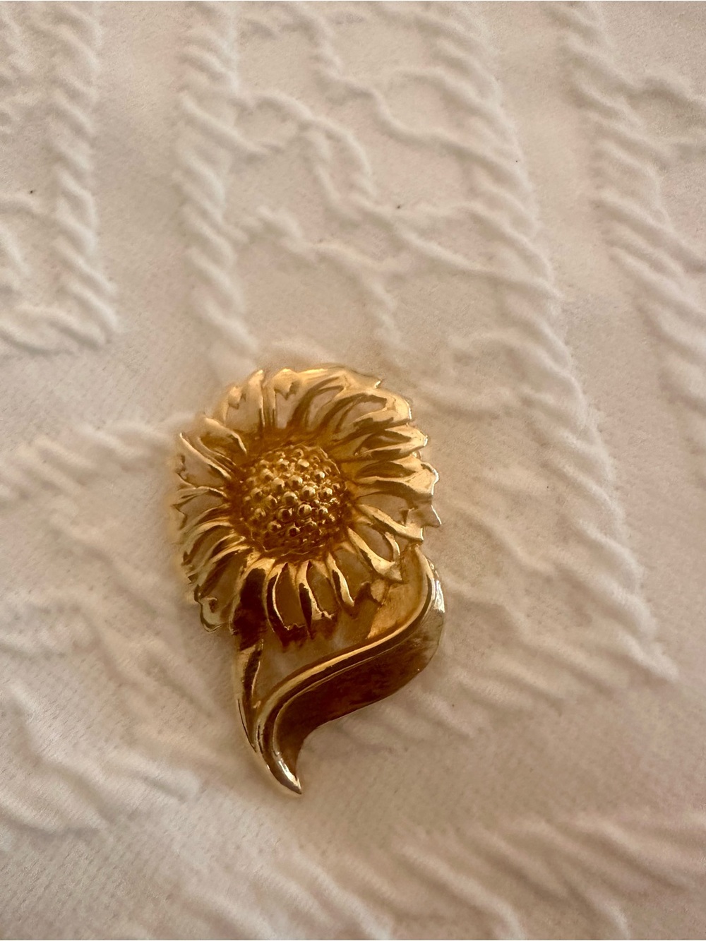 Gold Sunflower Flower Brooch - Elegant Floral Accessory
